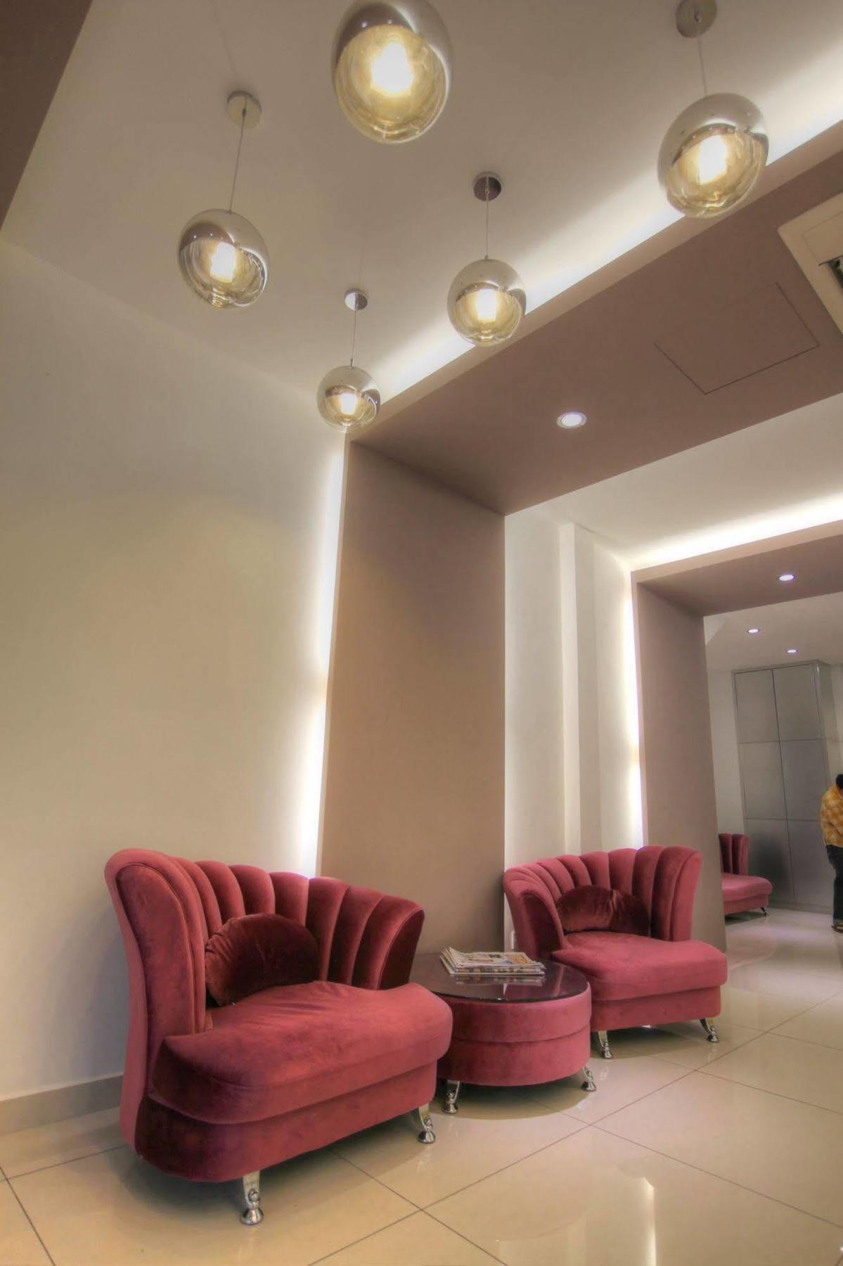 Hotel 99 Pusat Bandar Пухонг Екстериор снимка