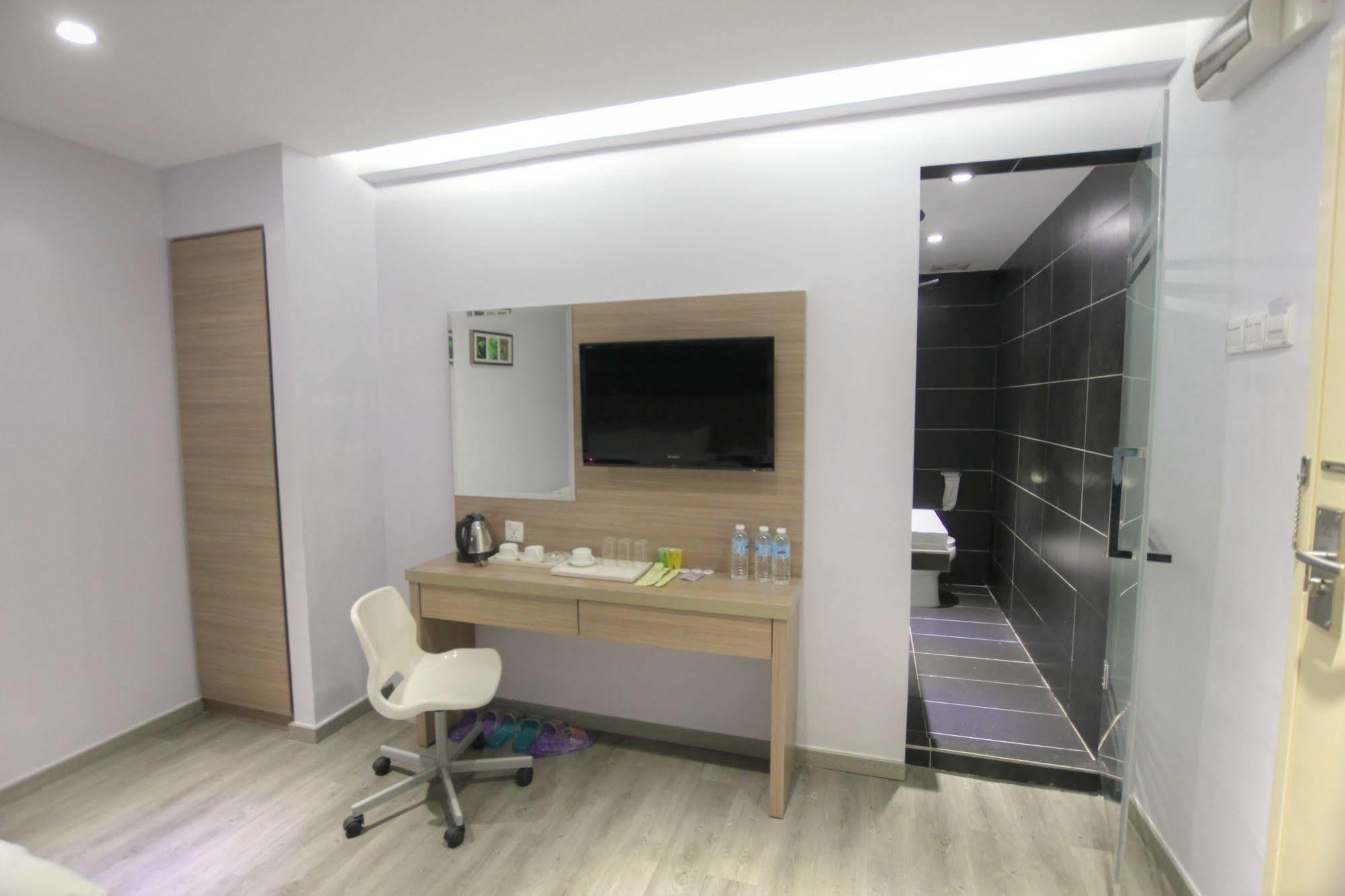 Hotel 99 Pusat Bandar Пухонг Екстериор снимка