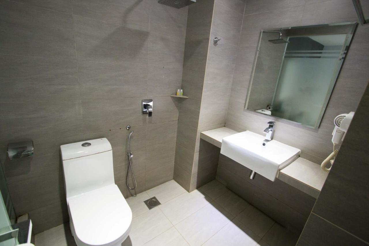 Hotel 99 Pusat Bandar Пухонг Екстериор снимка